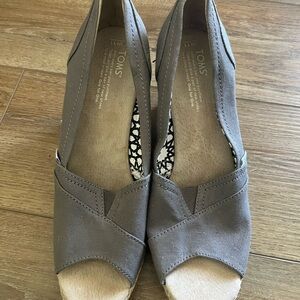 TOMS Women's Gray Peep-Toe Shoes